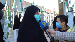 گلباران مزار شهدا در آرامگاه خواجه‌ربیع