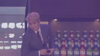 اجرای آهنگ Touch it از اکسو در کنسرت The ElyXiOn (Japan)