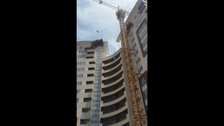 کلیپ انتقال دستگاه فوم بتن به پشت بام