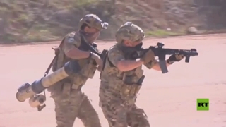 ملک الأردن عبد الله الثانی یشارک فی تمرینات عسکریة تحاکی سیناریو القضاء على عناصر إرهابیة ومهربین