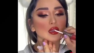 ارایش لب و گونه رنگ روشن