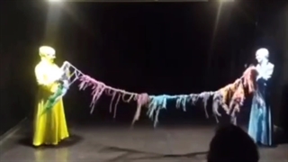 رقص رنگها در آواز پرندگان؛ صحنه ای از پرفورمنس رقص رنگها از گروه هنری آناهید