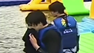 بوش کرد میفهمیننننن حوله هرو بوووو کردددد