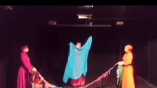 رقص رنگها در صدای باران و موسیقی؛ صحنه ای از پرفورمنس رقص رنگها از گروه هنری آناهید