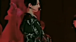 نگاه تهیونگ شبیه اینایی شد که تو خیابون میگن:عه خودش پایس بریم سر وخدش :/ #vkook/bts/kook/