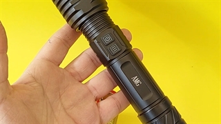 چراغ قوه دو حالته حرفه ای دارای نور زرد و سفید  ۰۹۱۵۵۰۶۶۴۳۵