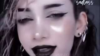 وقتی میگن : همین یه دست لباس و داری ؟