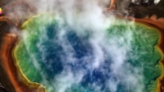 سکانس آغاز حیات بر زمین در مستند خانه (Home, 2009)