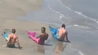 ااا پری دریایی مذکر کنار ساحل.....