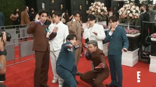 ویدیوی منتشر شده از بی‌تی‌اس در فرش قرمز مراسم Grammy 2022