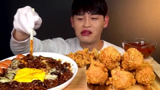 اسمرفود/خوردن نول/پنیر پیتزا/سوسیس/مرغ سوخاری