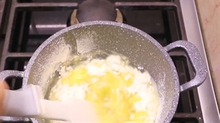 طرز تهیه نان خامه ای در منزل