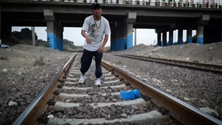 موزیک ویدیو خارِ این وطن پسر اهواز