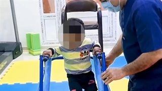 آموزش شیوه راه رفتن -مرکز کاردرمانی دکتر بیاتی