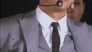 اگه دیدی کسی .از تنهاییش لذت میبره .بدون راز قشنگی تو دلشه .اگه تونستی حریم این تنهایی رو بشکنی .بدون تو از رازش قشنگتری(:❣