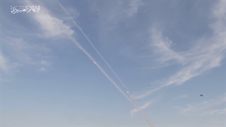 پرتاب راکت از نوار غزه به سوی سرزمین های اشغالی در نبرد شمشیر قدس