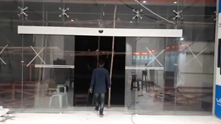 درب اتوماتیک شیشه ای