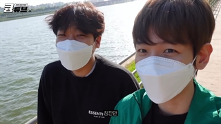 ویدیو کیونگ‌تیوب ولاگ پیاده روی بکهیون با دوست love lightـش با زیرنویس فارسی چسبیده