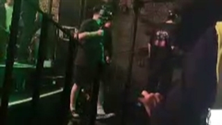 توی کنسرت یوگیوم حال چند تا اگاسه ها بد میشه و ببیند یوگیوم چکار میکنه