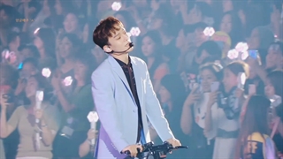 اجرای آهنگ Falling For You از اکسو در کنسرت EXplOration (SEOUL)