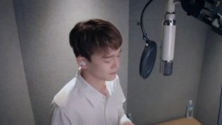 اجرای آهنگ Flower از چن