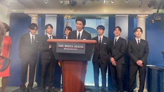 آپدیت توییتر یکی از خبرنگار‌هایی که در این مصاحبه حضور داشت از بی‌تی‌اس در کاخ سفید