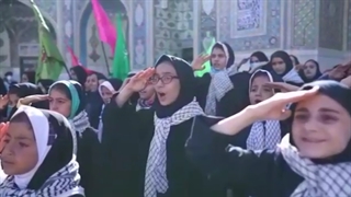 سرود سلام فرمانده با سبک اشاره افراد توان‌یاب ناشنوا در حرم مطهر رضوی