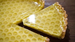 مراحل جذاب پخت کیک لانه زنبوری