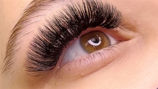 اکستنشن مژه استایل کیم کارداشیان در مرکز سارا دماوندی