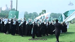 سرود سلام فرمانده در کشور پاکستان در کنار آرامگاه اقبال لاهوری