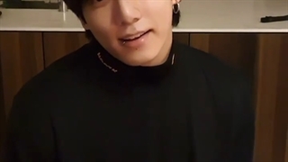 جونگ کوک وی لایو گذاشته:)