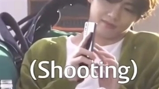 ینی میخاید باور کنم تهیونگ تمام مدت از خنده های کوکی عکس میگرفته؟؟