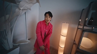 موزیک ویدیو "Left and Right" از چارلی پوث و جئون جونگ کوک