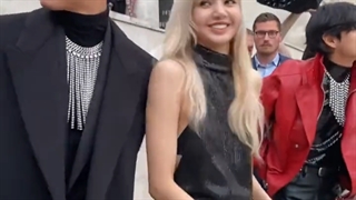 ویدیو منتشر شده از Park Bogum و Kim Taehyung عضو گروه BTS و LISA عضو گروه BLACKPINK در Fashion Show برند Celine در پاریس
