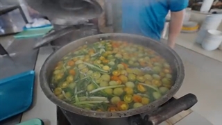 Filipino Food - Extremely Popular!! FISH BARBECUE + Kinilaw in Cebu, Philippines!