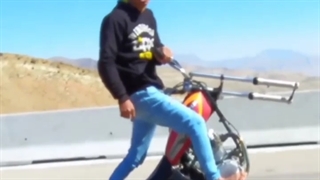 تک چرخ خطرناک با یک لاستیک در خواف - عاقبت حرکت نمایشی خطرناک