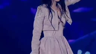 ما برای تنهایی بدنیا اومدیم پس چرا هنوزم دنبال عشقیم؟ مثل یه اکو..